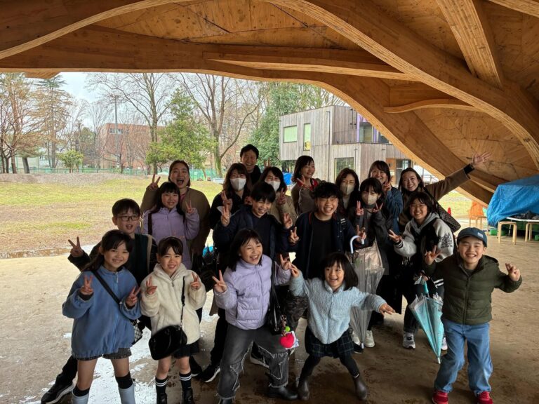 リアル教室に集まった子どもたちの集合写真