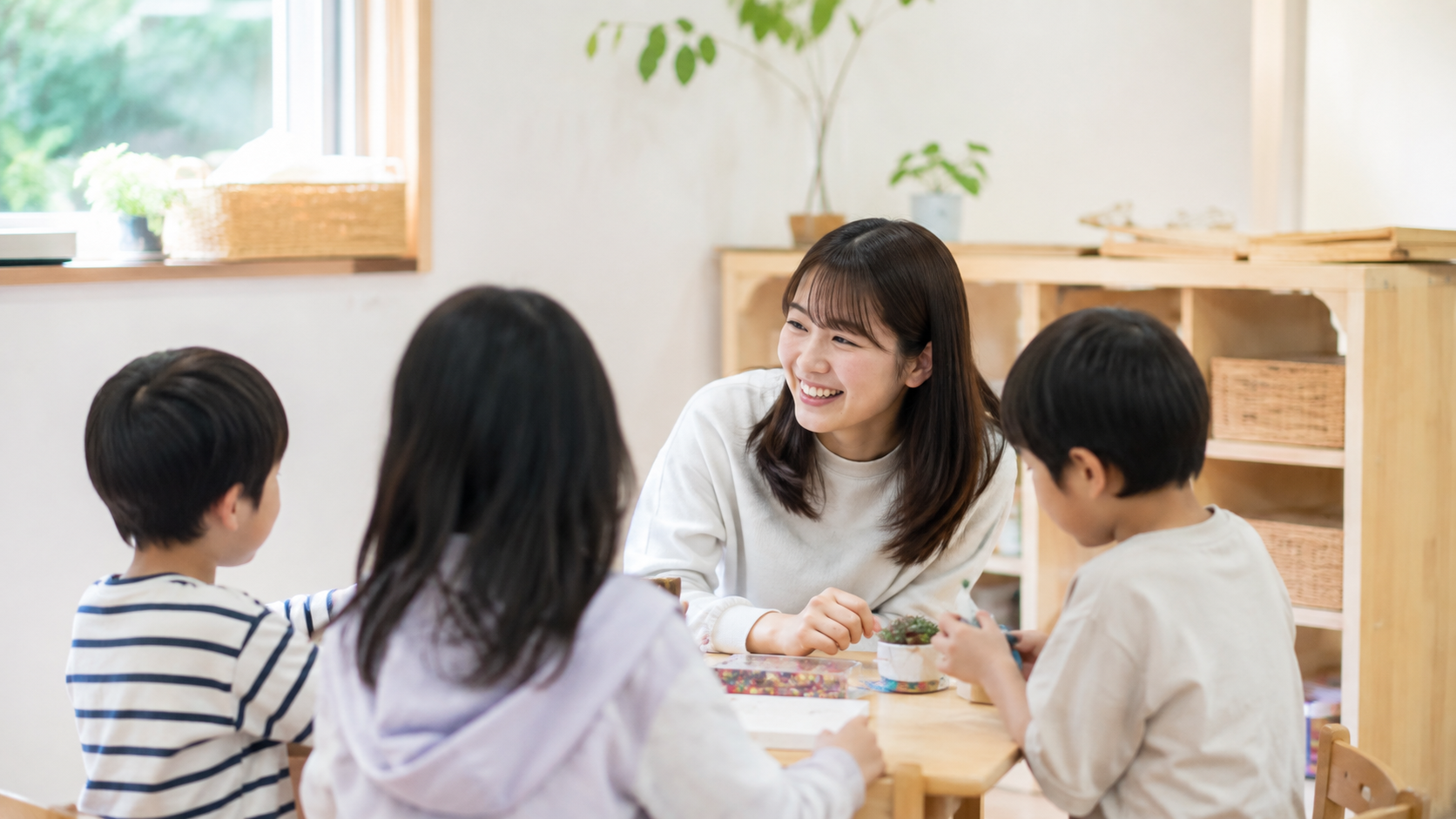 少人数の学びの場で子どもたちに寄り添うスタッフ|フリースクールを組織で叶える