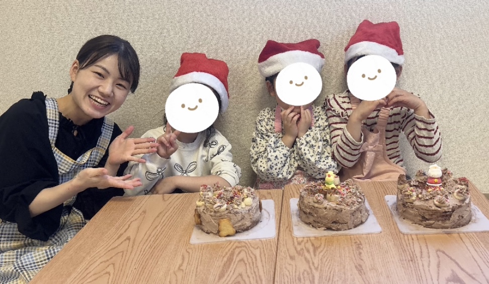 子ども料理教室Batonでのクリスマス会。園木亜優さんと子どもたち