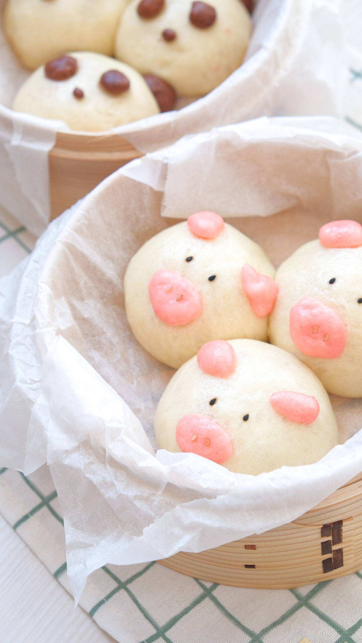子どもたちが作ったパンダとぶたの可愛いパン