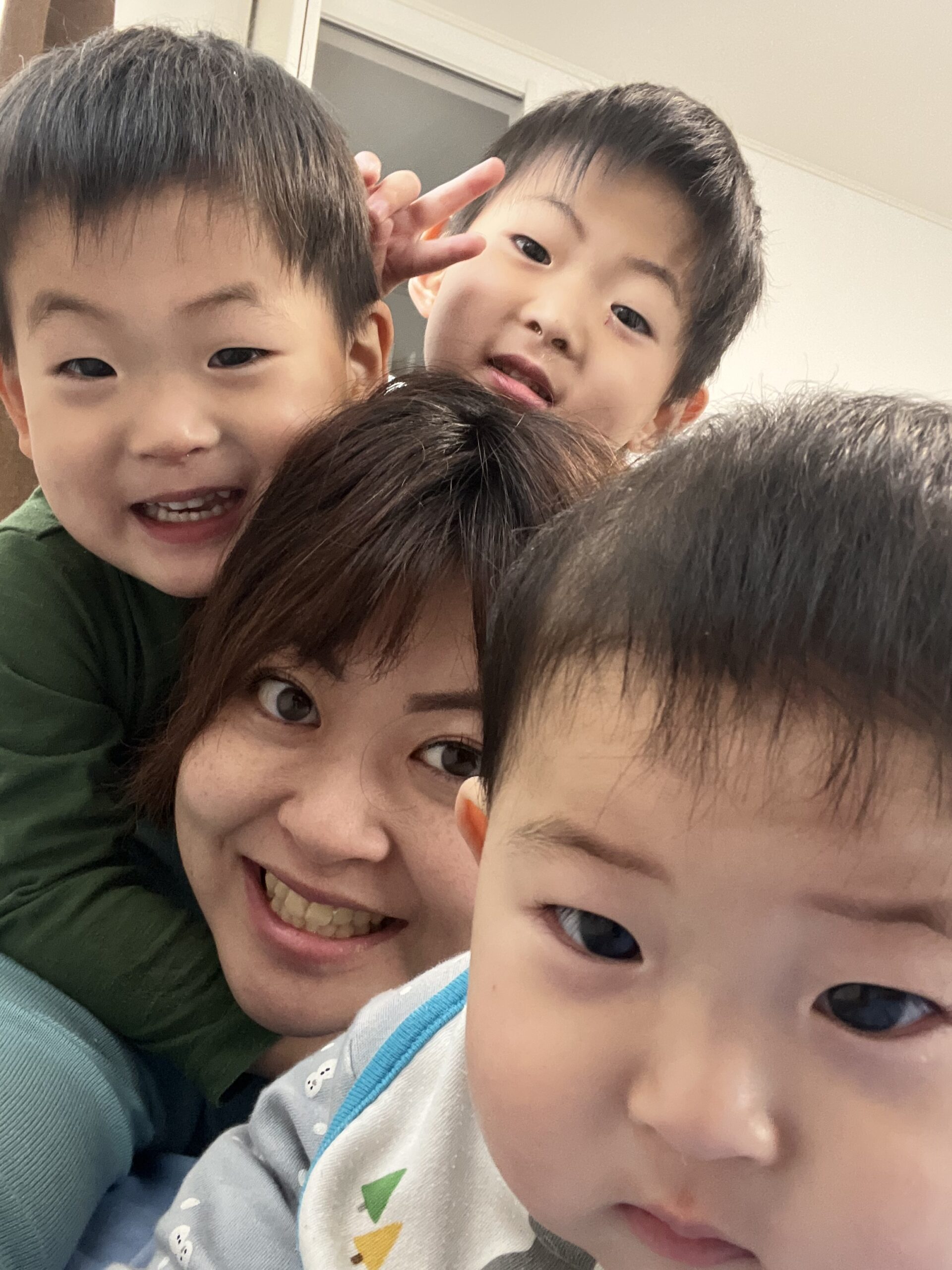 子育てと両立しながら個別サポートで活躍するスタッフ