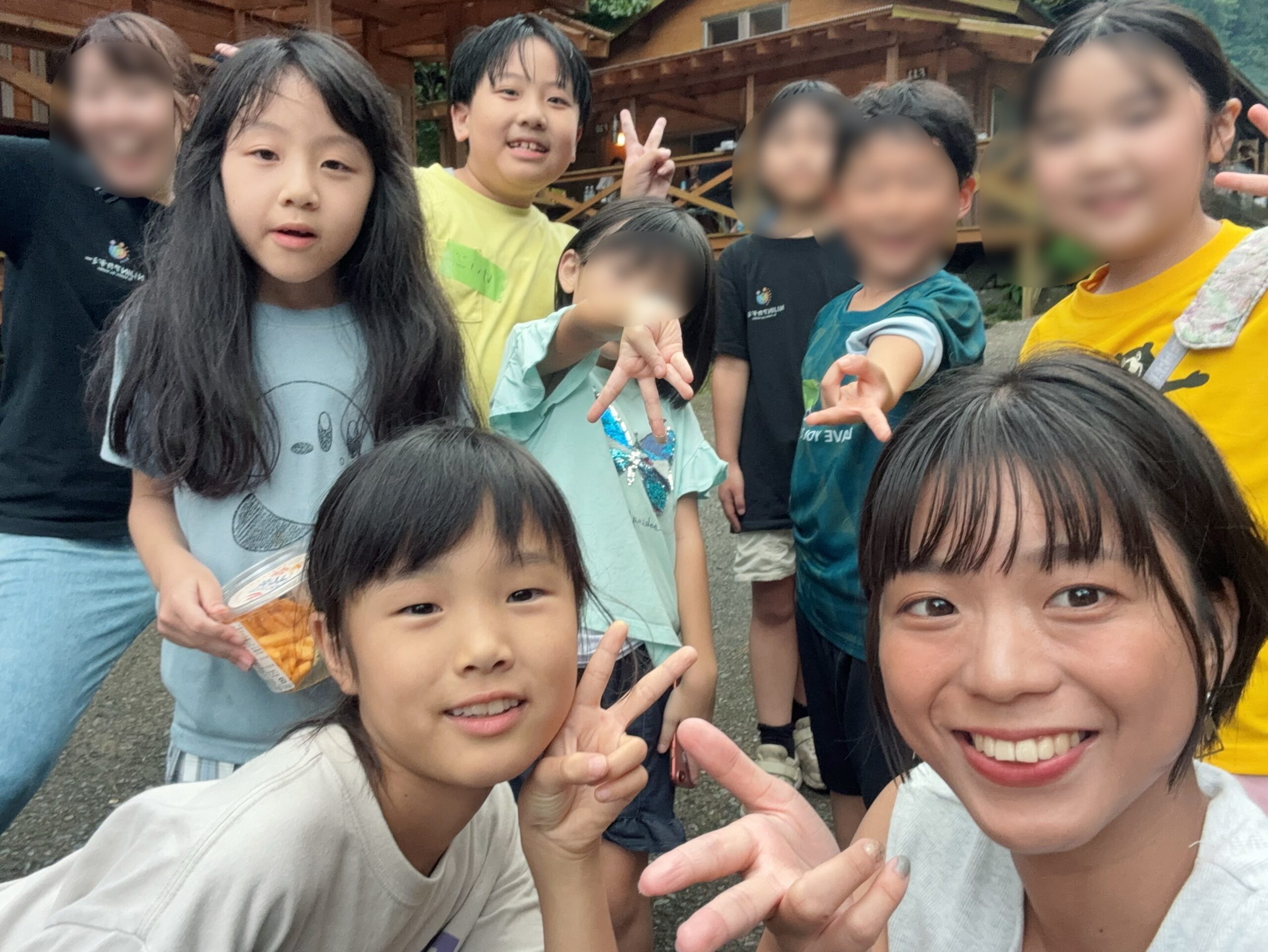 新しい教育を一緒に創るNIJINの仲間たちとフリーランス教師の菊地世恋さん