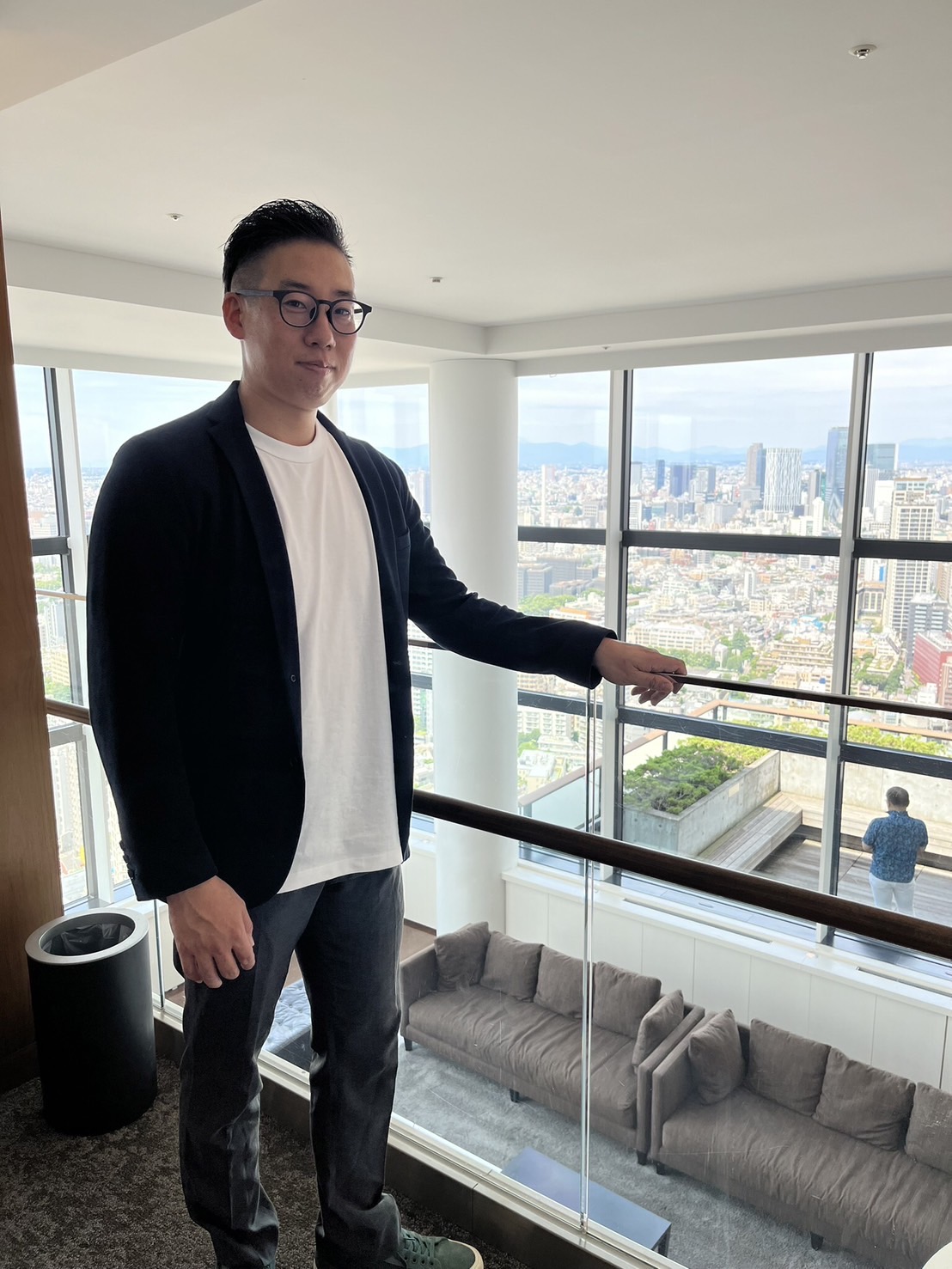 街を見渡しながら未来を見据える市川芳彦さん