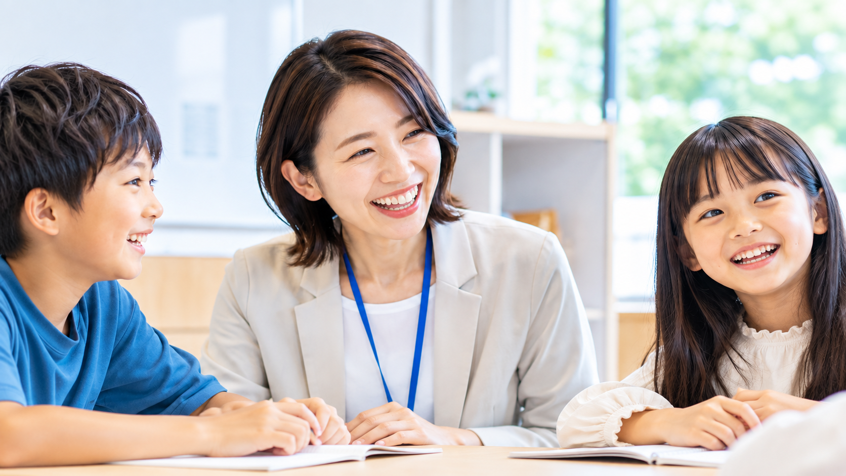 子どもたちと対話しながら学びを支える教育スタッフ