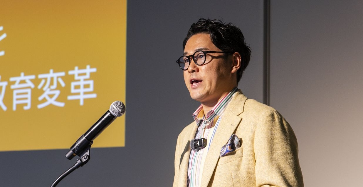 NIKKEI THE PITCH SOCIAL最終審査会でピッチする星野達郎